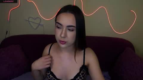 mia_cutie77 online show from December 2, 12:25 pm