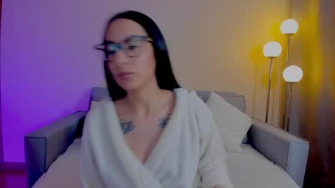 Sarah Luna online show from February 22, 1:36 pm