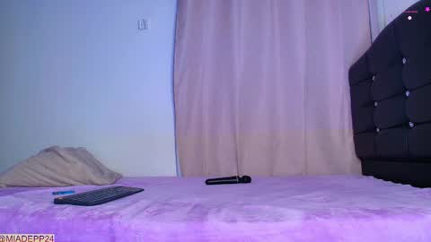 Mia online show from January 8, 2:06 am