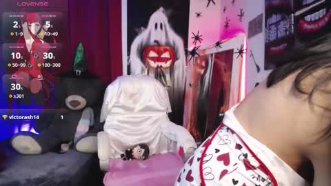 Snapshot of mia_downson chatting on October 18, 11:14 am Mia online show from October 18, 11:14 am