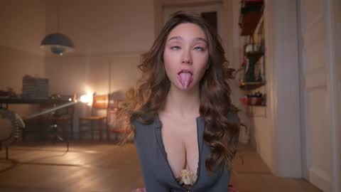Snapshot of mia_dynasty chatting on October 6, 4:58 pm Mia online show from October 6, 4:58 pm
