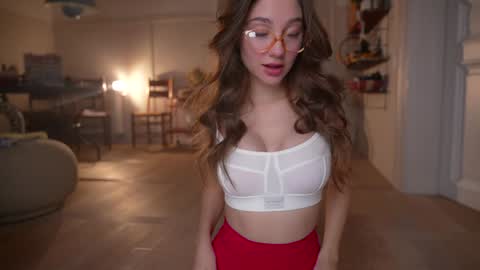Snapshot of mia_dynasty chatting on October 19, 5:28 pm Mia online show from October 19, 5:28 pm