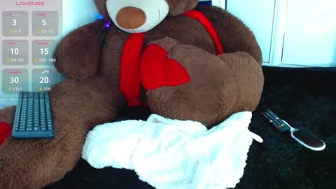 mia_fernand online show from November 27, 3:31 pm