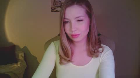 Mia online show from April 28, 9:41 pm