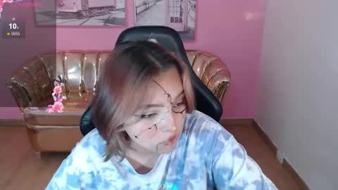 Mia online show from October 30, 3:34 pm