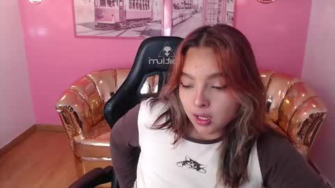 Mia online show from October 3, 2:03 pm