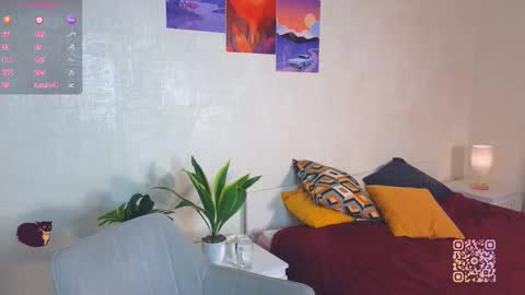 Snapshot of mia_frizz chatting on September 28, 3:32 pm Mia online show from September 28, 3:32 pm