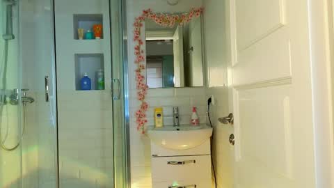 Snapshot of mia_g_ chatting on February 25, 8:47 am Mia online show from February 25, 8:47 am