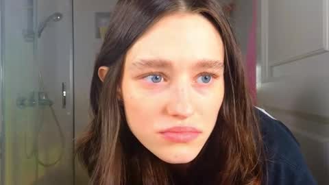 Snapshot of mia_g_ chatting on March 3, 5:31 am Mia online show from March 3, 5:31 am