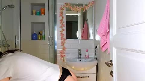 Snapshot of mia_g_ chatting on March 4, 5:32 am Mia online show from March 4, 5:32 am