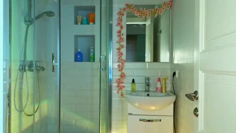 Snapshot of mia_g_ chatting on February 28, 8:42 am Mia online show from February 28, 8:42 am