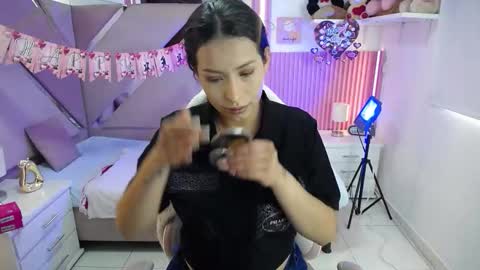 mia_garcia28 online show from February 23, 8:00 pm