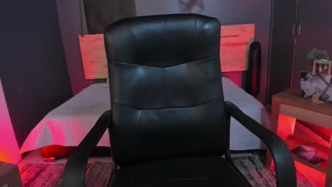 Val  online show from February 18, 7:52 pm