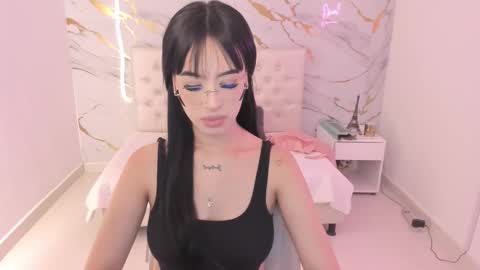 Snapshot of mia_jonnees chatting on September 24, 1:29 pm online show from September 24, 1:29 pm