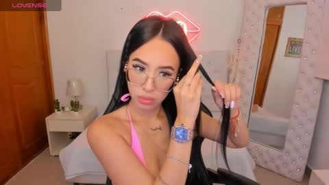 Snapshot of mia_jonnees chatting on January 30, 12:48 pm online show from January 30, 12:48 pm