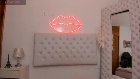 Snapshot of mia_jonnees chatting on February 25, 3:31 pm online show from February 25, 3:31 pm