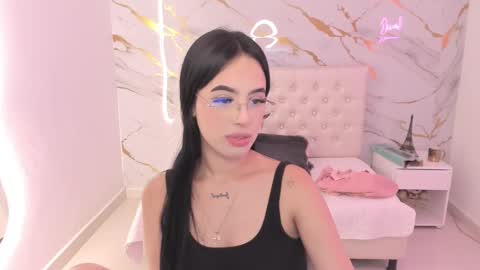 Snapshot of mia_jonnees chatting on October 8, 12:33 pm online show from October 8, 12:33 pm