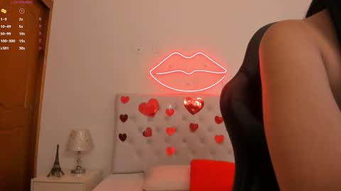 Snapshot of mia_jonnees chatting on February 15, 12:43 pm online show from February 15, 12:43 pm