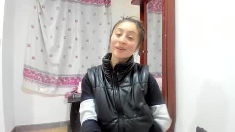 Snapshot of mia_kanee chatting on December 11, 9:01 pm mia kaneee online show from December 11, 9:01 pm