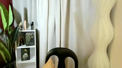 M I A online show from January 10, 9:59 am