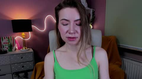 Mia online show from November 29, 8:00 am