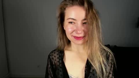 Mia online show from January 8, 8:09 am