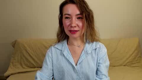 Mia online show from November 23, 2:37 pm