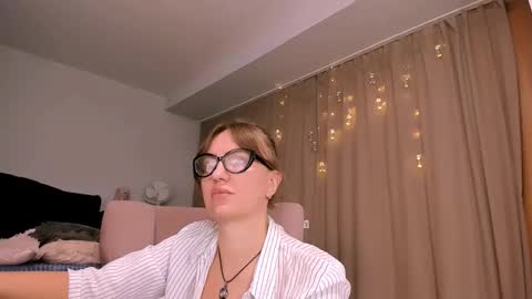 Snapshot of mia_maya chatting on October 12, 8:40 am Alicia online show from October 12, 8:40 am