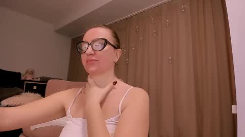 Snapshot of mia_maya chatting on February 15, 10:44 am Alicia online show from February 15, 10:44 am