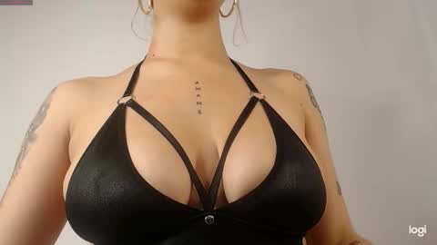 mia independent model online show from February 3, 12:20 pm