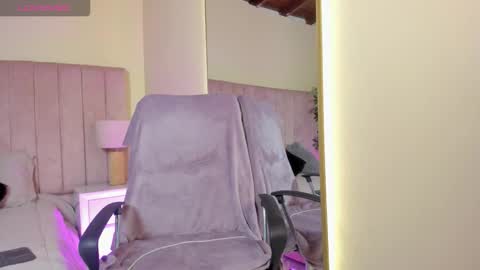 Snapshot of mia_mtnz02 chatting on October 10, 1:33 am mia_mtnz02 online show from October 10, 1:33 am