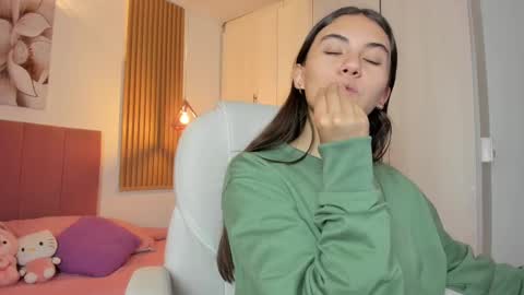 Mia Nevaeh - follow me online show from March 3, 8:54 pm