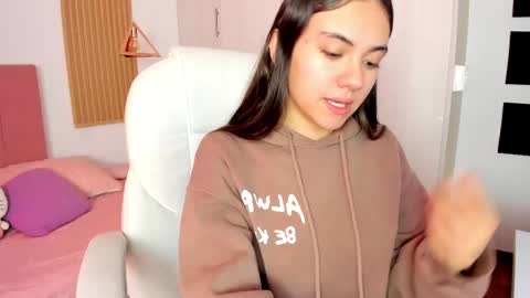 Mia Nevaeh - follow me online show from February 21, 9:00 pm