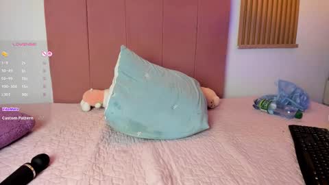 Mia Nevaeh - follow me online show from November 30, 9:00 pm