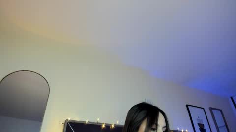 Mia online show from December 18, 4:52 am