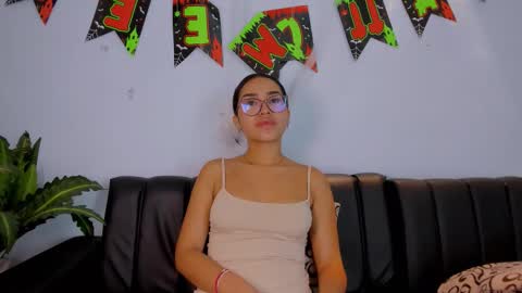 Snapshot of mia_petite72 chatting on October 13, 10:56 pm mia_petite72 online show from October 13, 10:56 pm