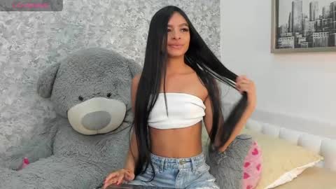 Mia online show from May 5, 3:02 am