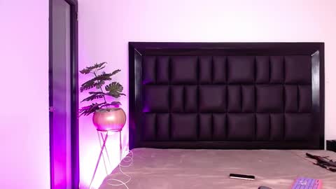 mia online show from February 25, 4:38 am