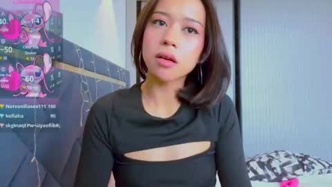 Snapshot of mia_sirenia chatting on February 25, 10:04 am Mia online show from February 25, 10:04 am