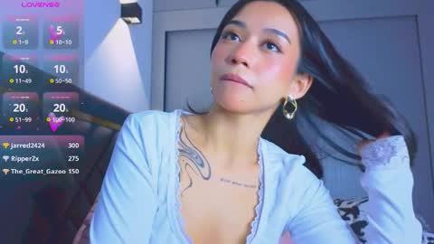 Snapshot of mia_sirenia chatting on October 19, 5:28 pm Mia online show from October 19, 5:28 pm