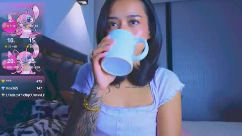 Snapshot of mia_sirenia chatting on October 16, 3:00 pm Mia online show from October 16, 3:00 pm