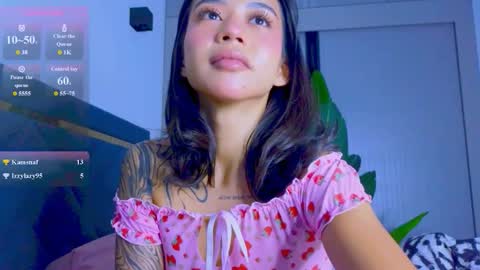 Snapshot of mia_sirenia chatting on October 3, 6:16 pm Mia online show from October 3, 6:16 pm