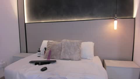 M I A online show from April 13, 12:09 pm