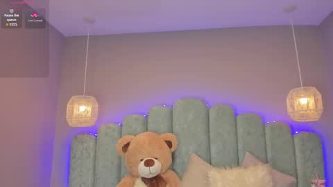 Mia online show from November 29, 2:03 pm