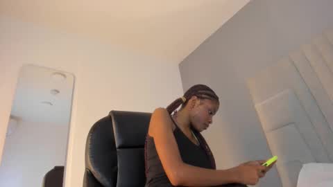 Snapshot of mia_smith_x chatting on March 11, 10:53 pm mia_smith_x online show from March 11, 10:53 pm