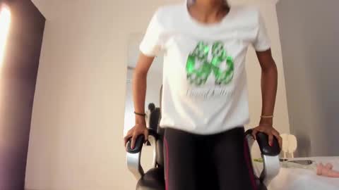 Snapshot of mia_smith_x chatting on March 5, 2:14 am mia_smith_x online show from March 5, 2:14 am