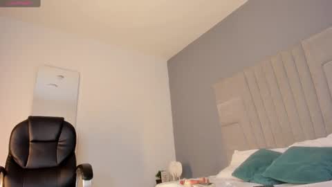 Snapshot of mia_smith_x chatting on February 28, 11:12 pm mia_smith_x online show from February 28, 11:12 pm