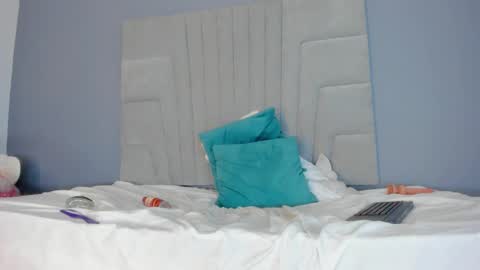 Snapshot of mia_smith_x chatting on February 27, 11:15 pm mia_smith_x online show from February 27, 11:15 pm