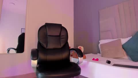 Snapshot of mia_smith_x chatting on September 9, 8:31 pm mia_smith_x online show from September 9, 8:31 pm