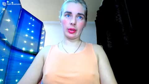 Snapshot of mia_sunnyy chatting on December 6, 10:13 pm Mia. online show from December 6, 10:13 pm